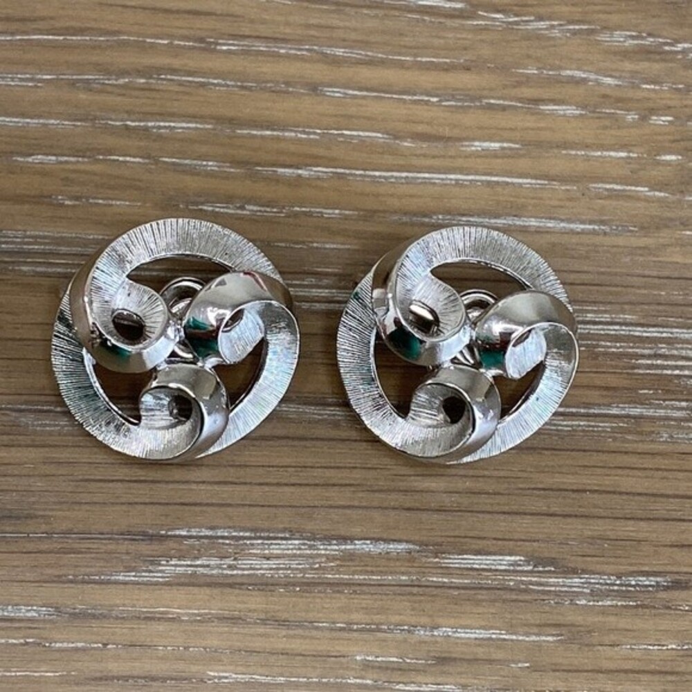 Vintage Trifari Brushed & Shiny Silver Circle Swirl Clip On Earrings